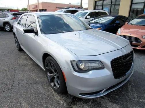 2020 Chrysler 300 Touring