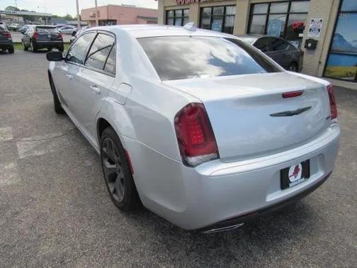 Gloss Black 2020 Chrysler 300 Touring