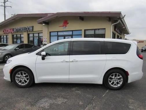 2023 Chrysler Pacifica Touring