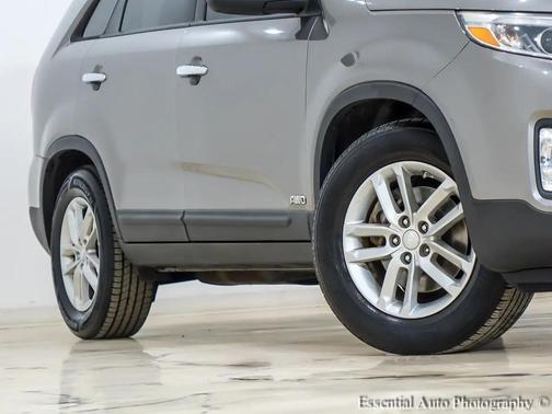 Titanium Silver 2015 Kia Sorento LX