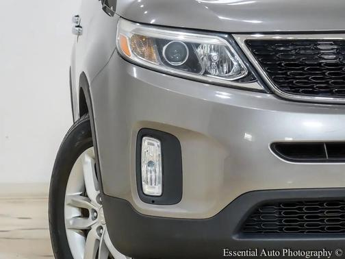 Titanium Silver 2015 Kia Sorento LX
