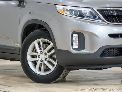 Titanium Silver 2015 Kia Sorento LX