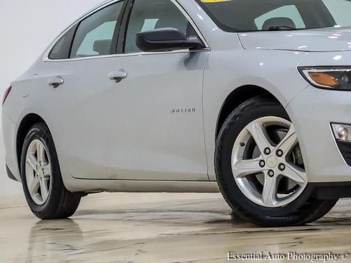Silver Ice Metallic 2022 Chevrolet Malibu 1LS