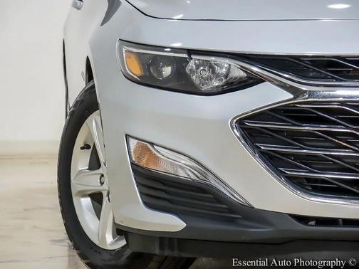 Silver Ice Metallic 2022 Chevrolet Malibu 1LS