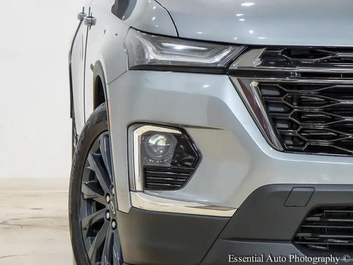 Sterling Gray Metallic 2023 Chevrolet Traverse RS