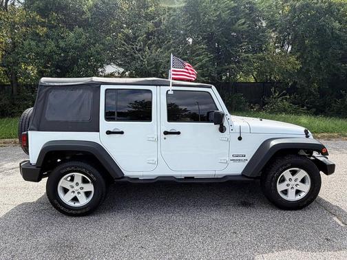 Bright White Clearcoat 2017 Jeep Wrangler Unlimited Sport