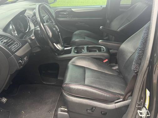 Black Onyx Crystal Pearlcoat 2020 Dodge Grand Caravan GT