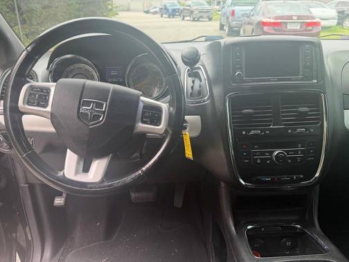 Black Onyx Crystal Pearlcoat 2020 Dodge Grand Caravan GT