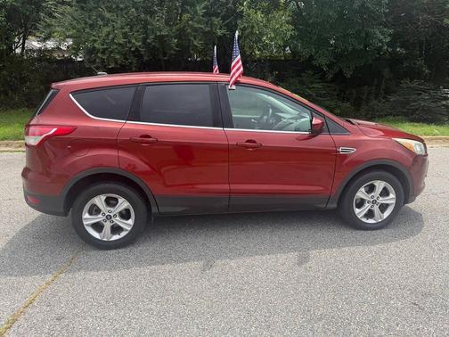 Ruby Red Metallic Tinted Clearcoat 2015 Ford Escape SE