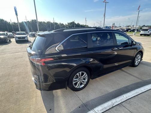 2022 Toyota Sienna XSE 7 Passenger