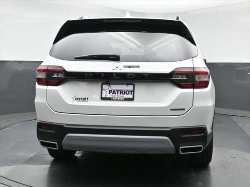 2025 Honda Pilot Touring 8-Passenger