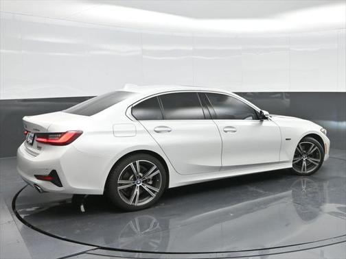 2022 BMW 330e Base