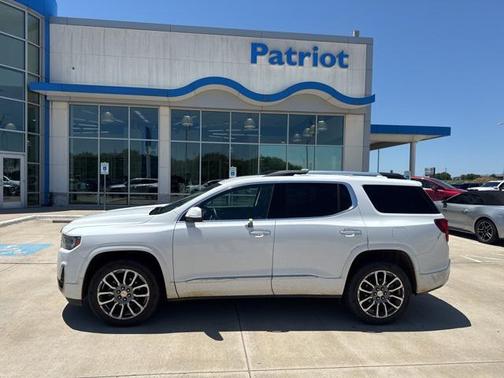 2023 GMC Acadia Denali
