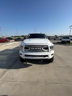 2018 RAM 2500 Laramie Crew Cab 4x4 6'4' Box