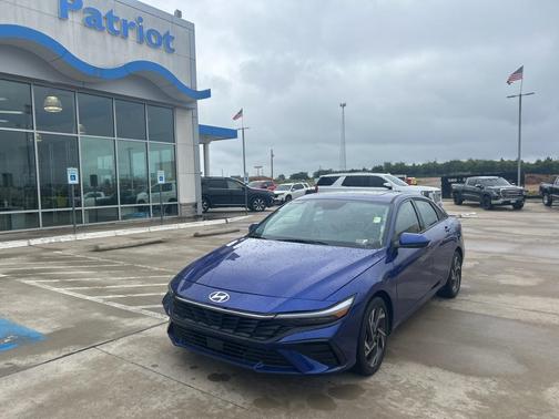 2025 Hyundai ELANTRA SEL