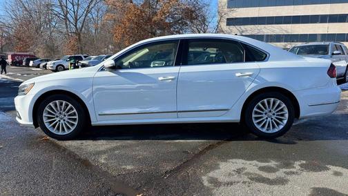 2017 Volkswagen Passat 1.8T SE