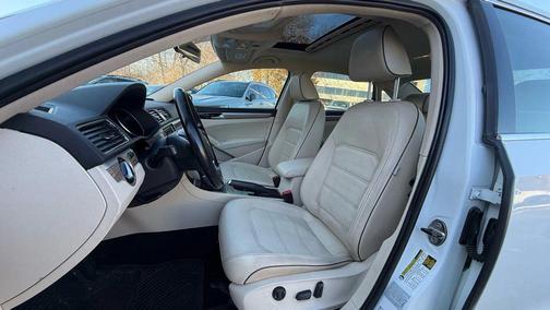 2017 Volkswagen Passat 1.8T SE