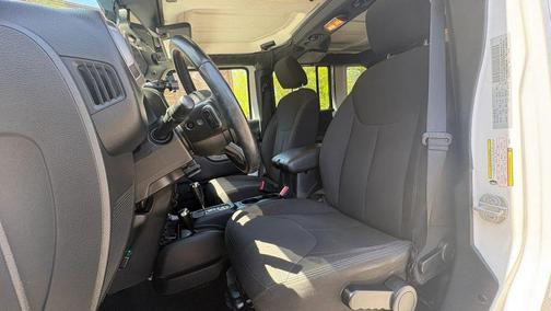Bright White Clearcoat 2018 Jeep Wrangler JK Unlimited Sport