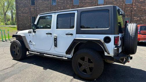 Bright White Clearcoat 2018 Jeep Wrangler JK Unlimited Sport