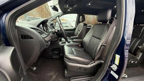 Contusion Blue Pearlcoat 2017 Dodge Grand Caravan GT
