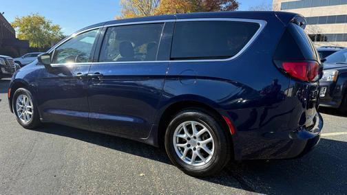 2020 Chrysler Voyager LX