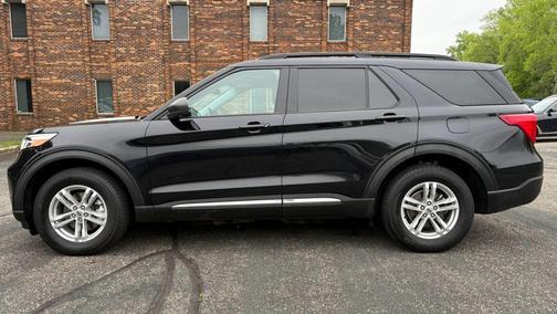 Agate Black Metallic 2022 Ford Explorer XLT