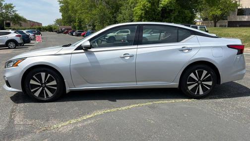 Brilliant Silver Metallic 2019 Nissan Altima 2.5 SV