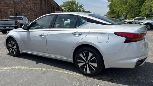 Brilliant Silver Metallic 2019 Nissan Altima 2.5 SV
