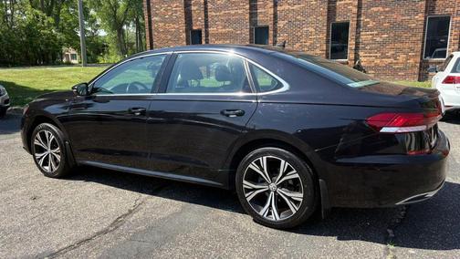 Deep Black Pearl 2020 Volkswagen Passat 2.0T SE
