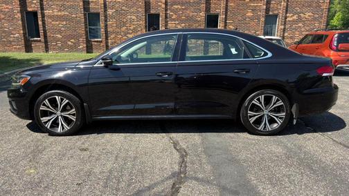 Deep Black Pearl 2020 Volkswagen Passat 2.0T SE