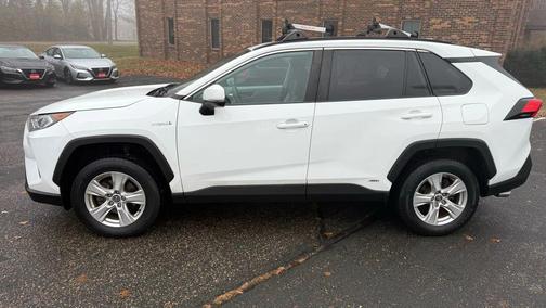 2020 Toyota RAV4 Hybrid XLE