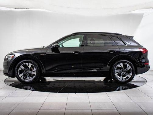 2022 Audi e-tron Premium