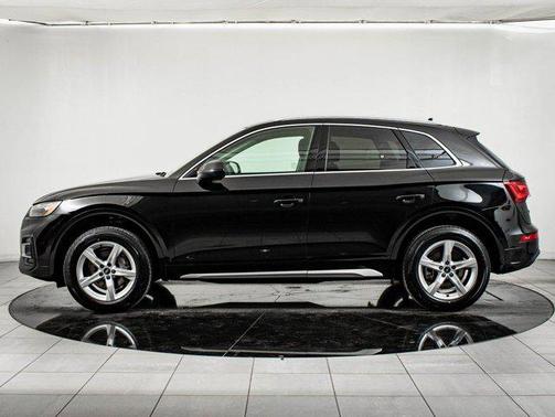 Mythos Black Metallic 2023 Audi Q5 40 Premium