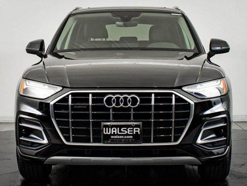 Mythos Black Metallic 2023 Audi Q5 40 Premium