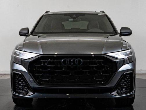 Daytona Gray Pearl Effect 2026 Audi Q8 55 Premium Plus