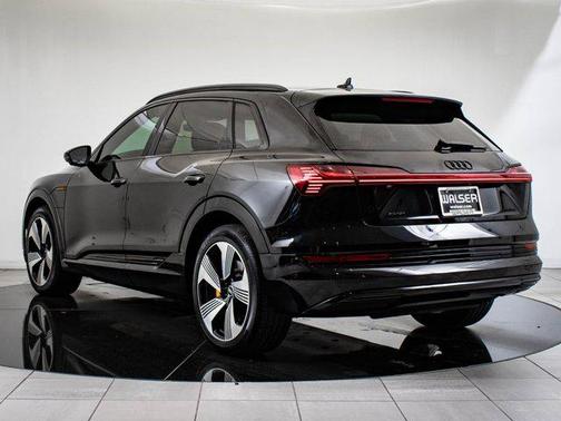 2022 Audi e-tron Premium Plus