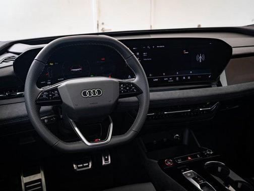 2025 Audi SQ6 e-tron Prestige quattro
