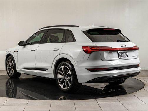 2021 Audi e-tron Premium Plus
