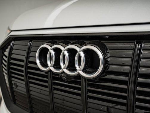 2021 Audi e-tron Premium Plus