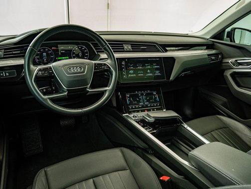 2021 Audi e-tron Premium Plus
