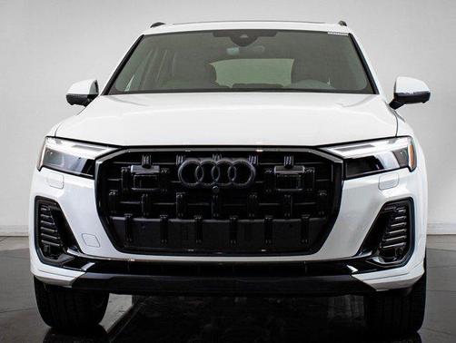 2025 Audi Q7 45 Premium Plus