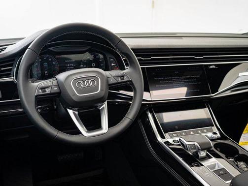 2025 Audi Q7 45 Premium Plus