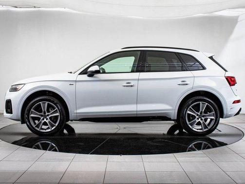 Glacier White Metallic 2025 Audi Q5 45 S line Premium
