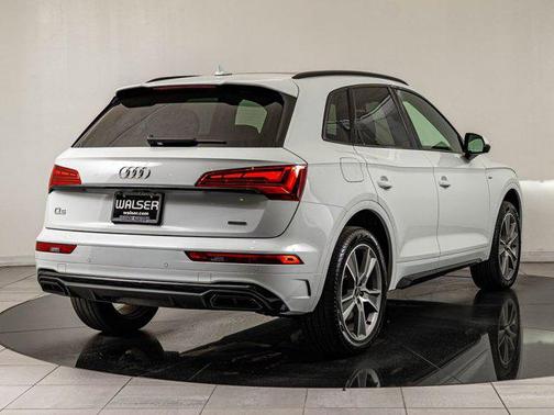 Glacier White Metallic 2025 Audi Q5 45 S line Premium