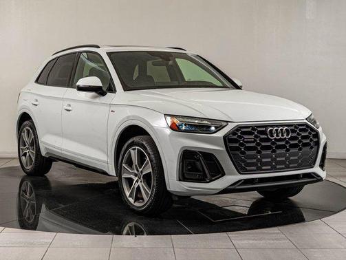 Glacier White Metallic 2025 Audi Q5 45 S line Premium