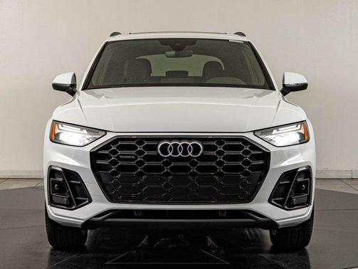 Glacier White Metallic 2025 Audi Q5 45 S line Premium