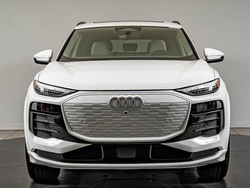 Glacier White 2025 Audi Q6 e-tron Premium Plus quattro