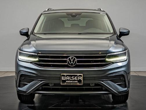 Platinum Gray Metallic 2023 Volkswagen Tiguan 2.0T SE