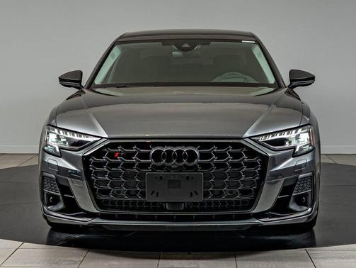 Daytona Gray Pearl Effect 2022 Audi S8 4.0T