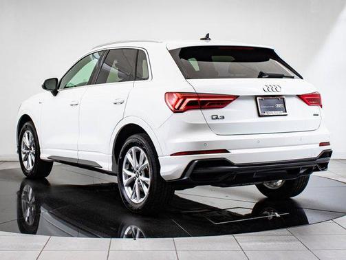 2022 Audi Q3 45 S line Premium